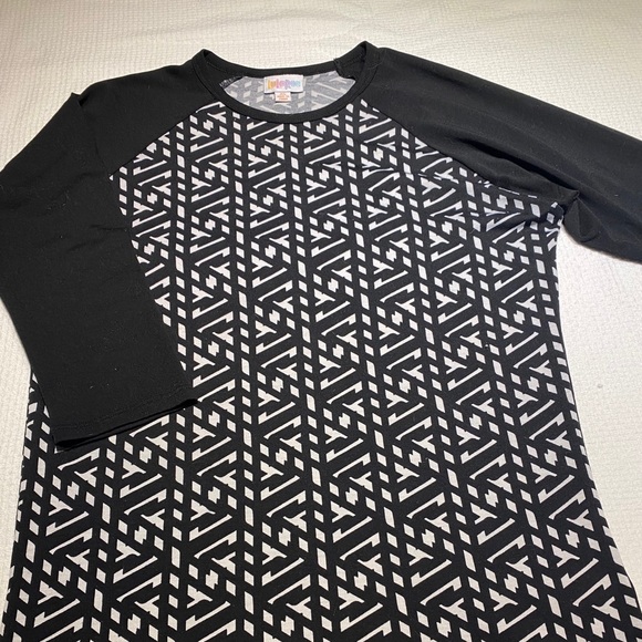 Lula Roe Raglan Shirt....Like New - Picture 2 of 3